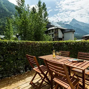 Jonquille Terrasse Centre Mont Blanc , Chamonix France