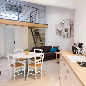 Grand Studio Republique , L'Isle-sur-la-Sorgue France